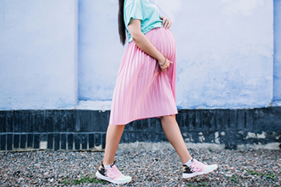 Tips For Managing Swollen Feet While Pregnant